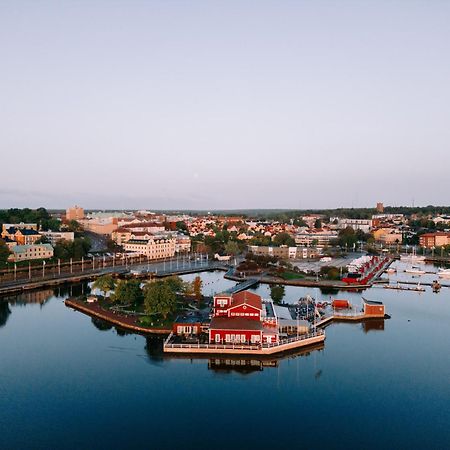 Badholmen Restaurang & Hotell Оскаршхамн Екстериор снимка