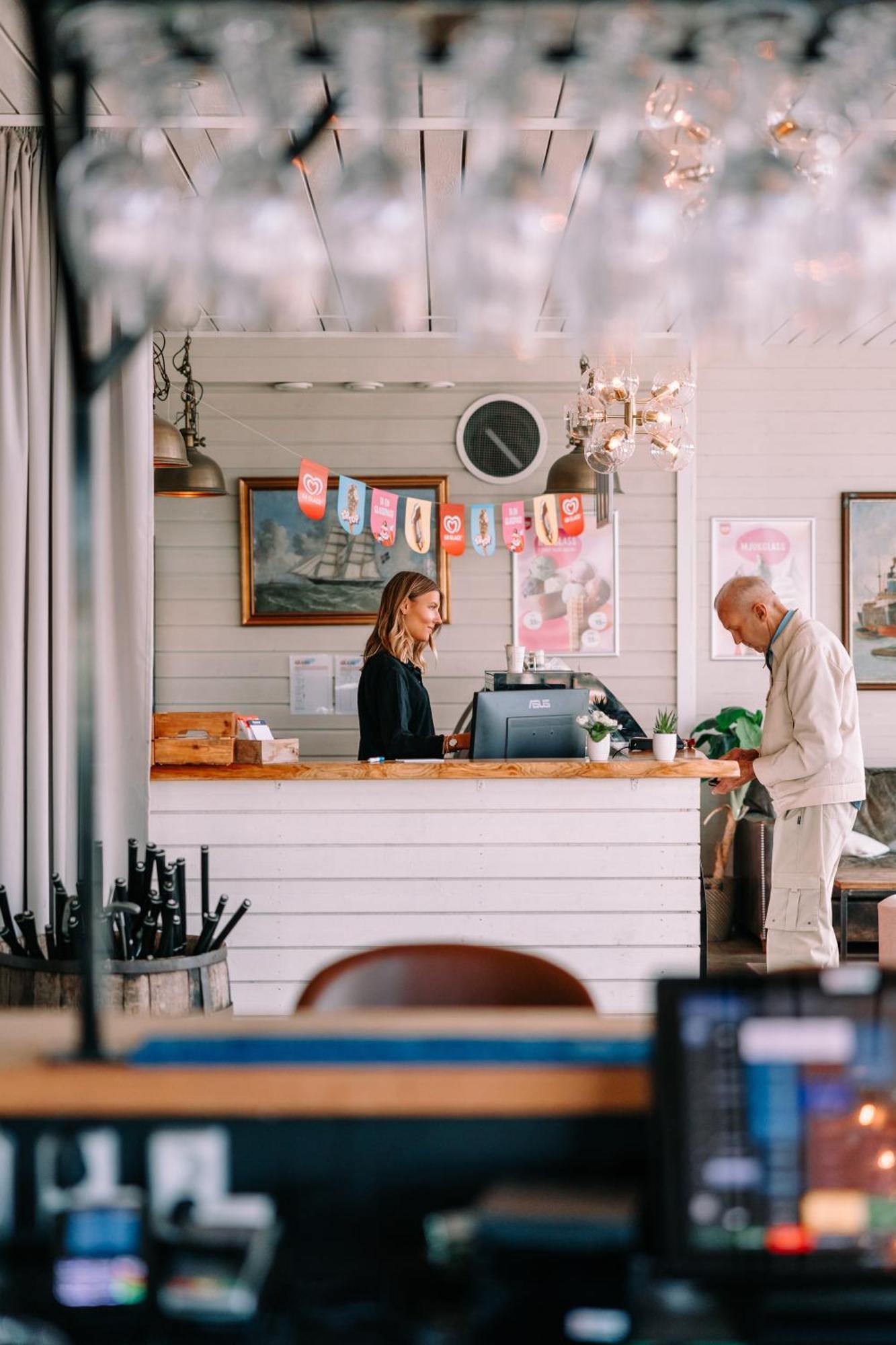 Badholmen Restaurang & Hotell Оскаршхамн Екстериор снимка